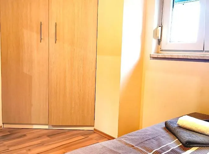 Tena Apartament *