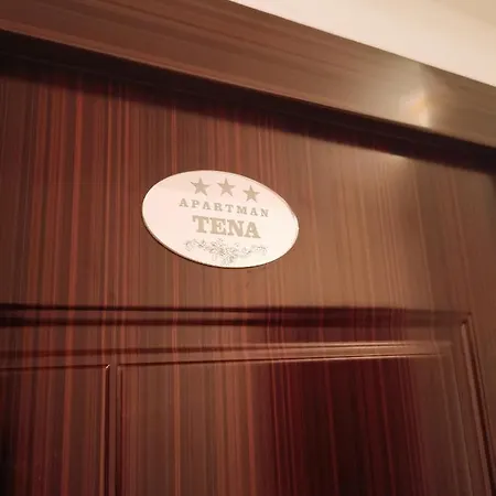 Tena アパート